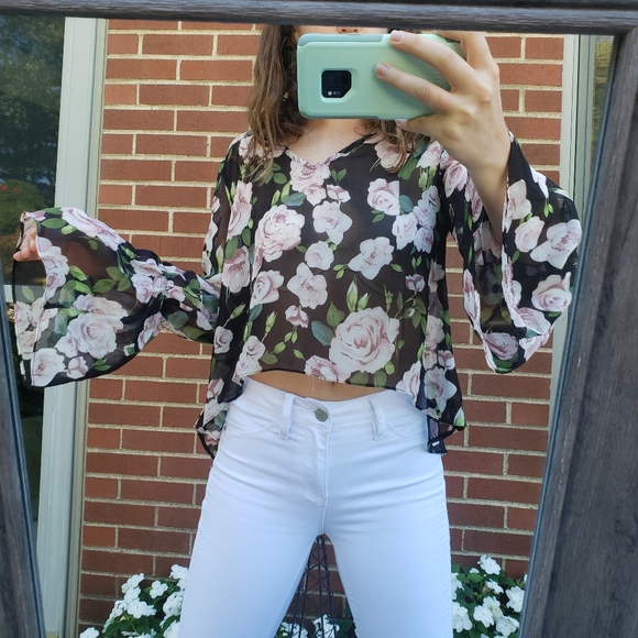 Bell Sleeve Floral Top - Picture 5 of 6